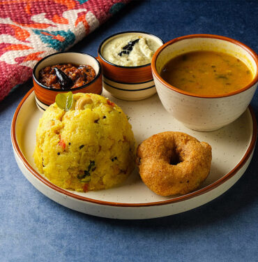 Tomato Upma + Vada Combo Annavaram